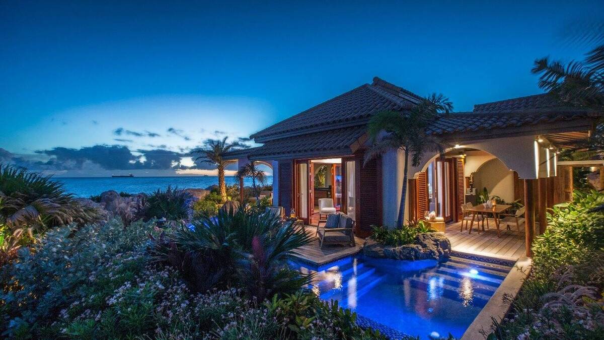 Beachfront Pool Suite