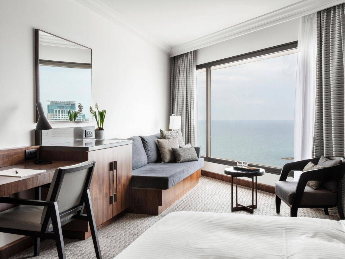 Twin Club Room