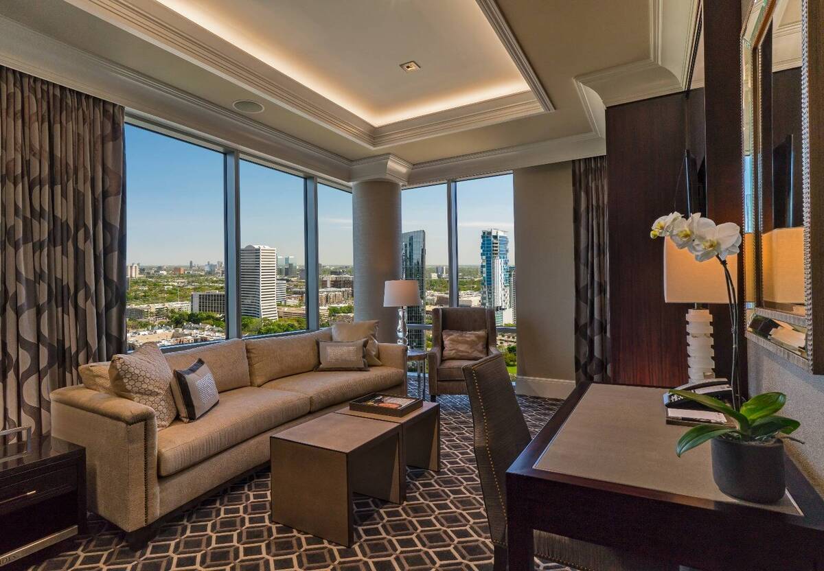 Luxury Corner King Room
