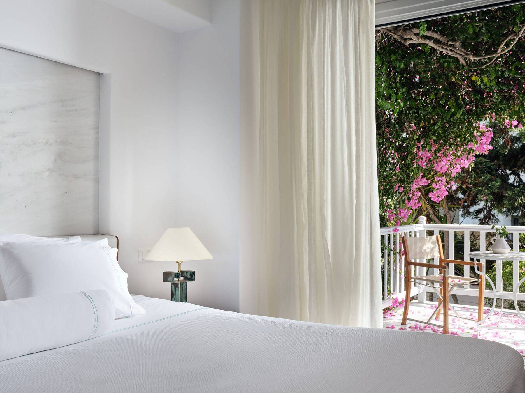 Standard Courtyard View Room