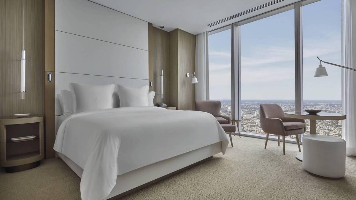 Accessible Premier Landmark King Room