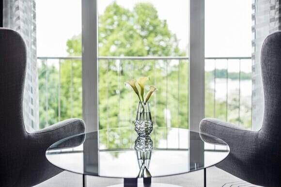 Deluxe King Partial Alster View