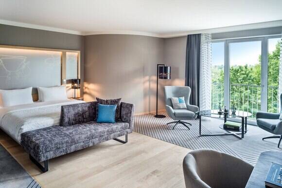 Junior Lake Suite King Alster View