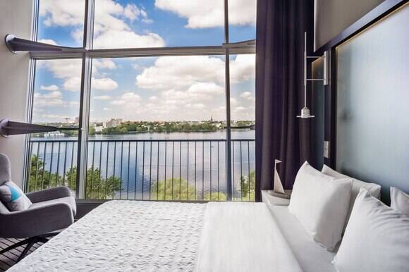 Duplex Lake Suite Bi-level Alster View	