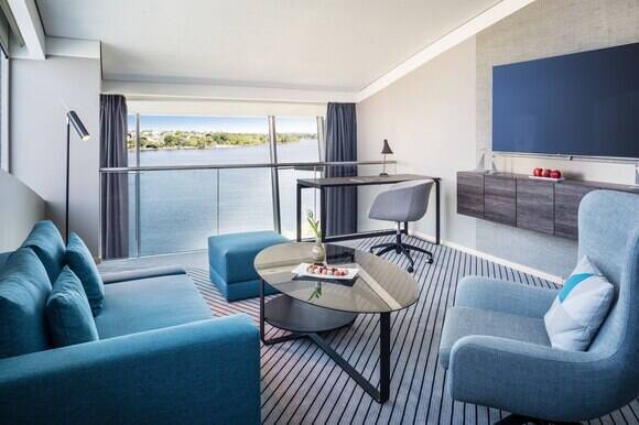 Panorama Lake Suite Bi-level King