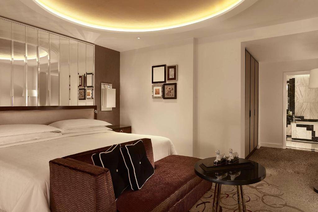 Grand Park View Suite Club Lounge Access