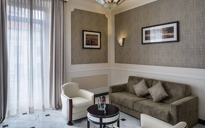 Deluxe Suite 