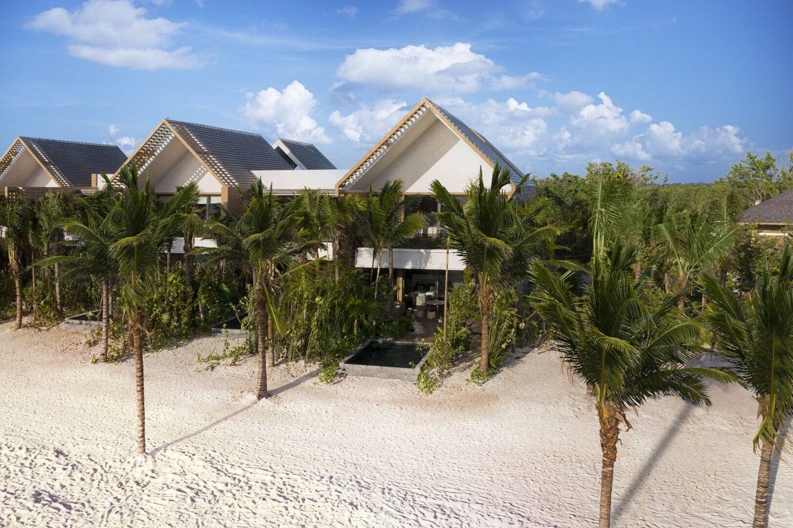 Beachfront Pool Two Queen Suite