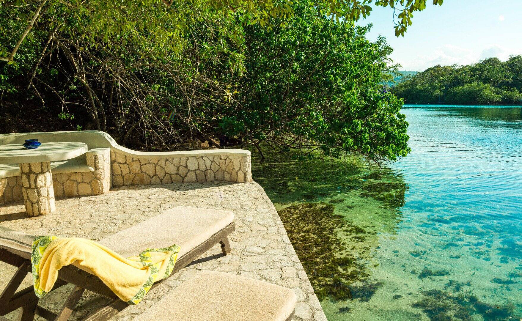 One Bedroom Lagoon Hut with Lounge