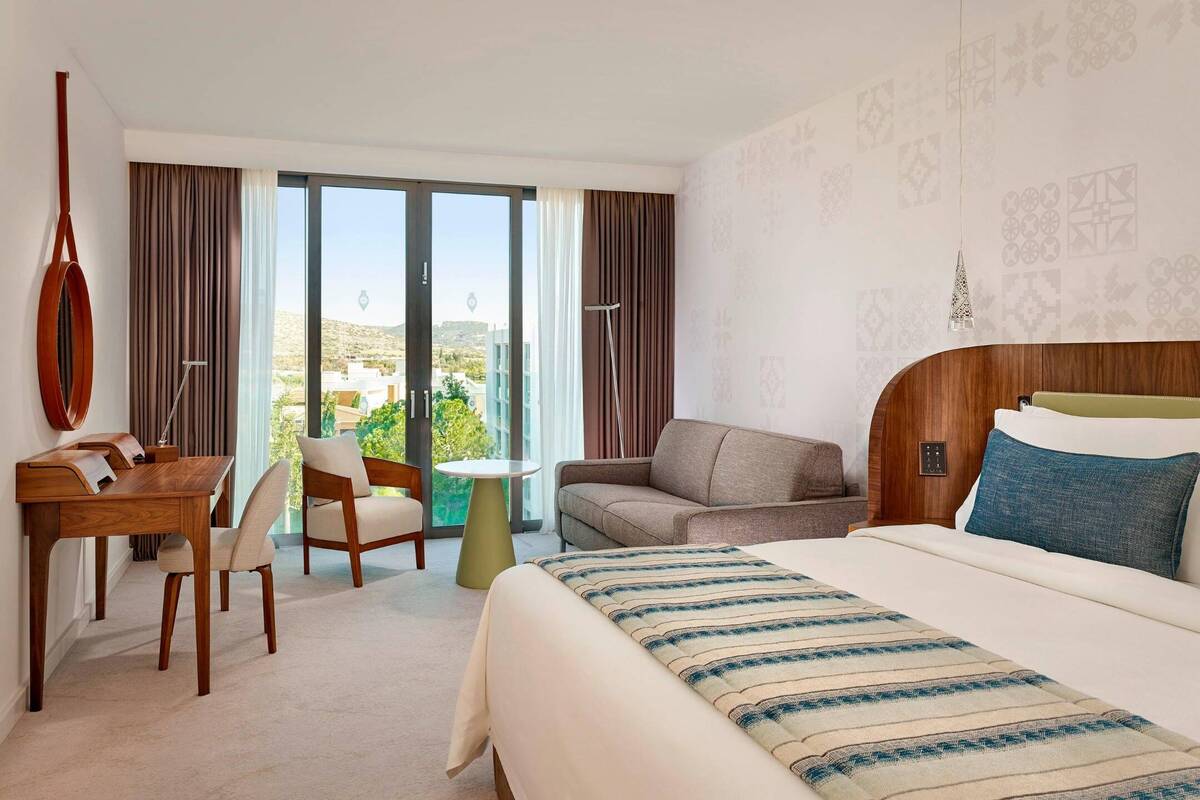 Superior King Room - Inland View