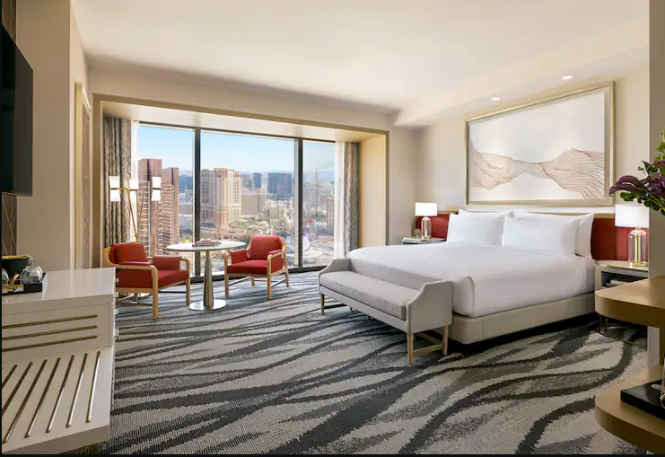 King Premium Strip View Room - Hearing Accessible