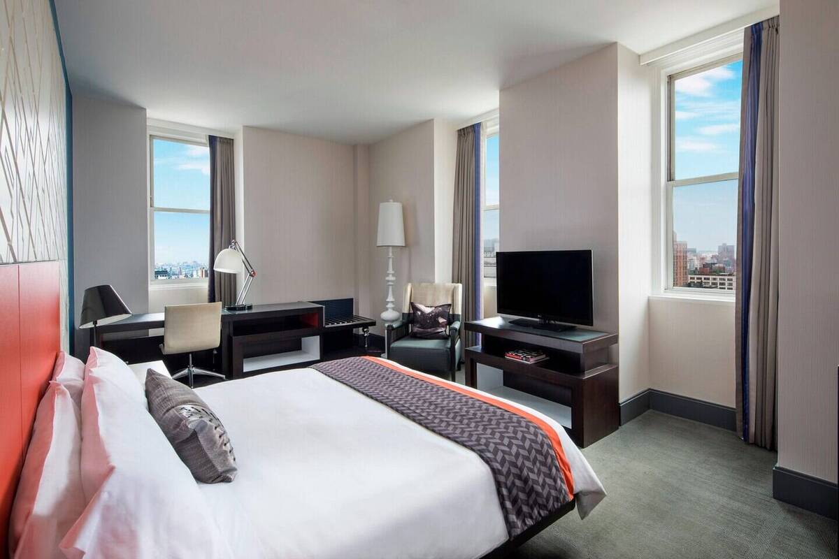 Premier King Room Park View