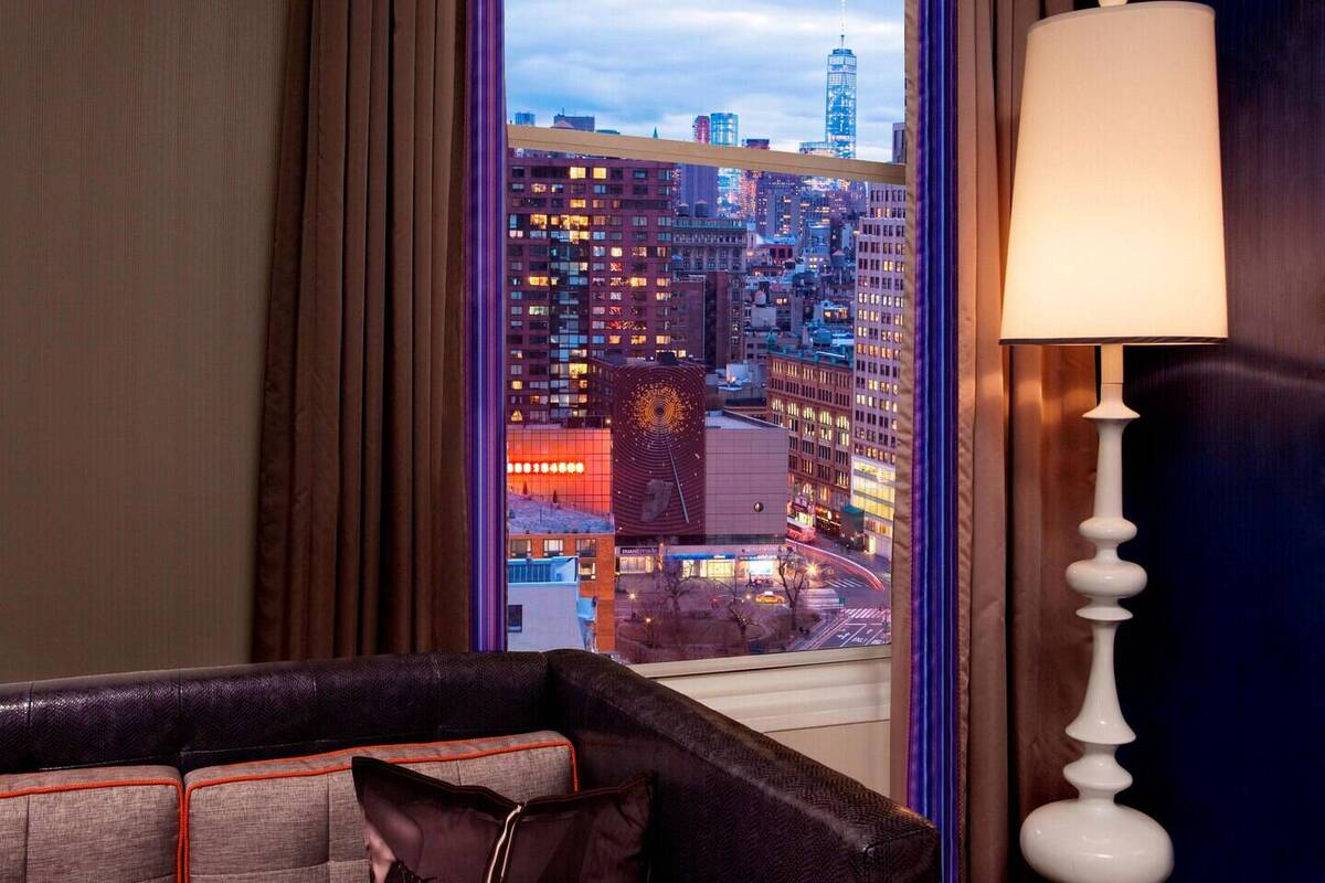 Premier Deluxe King Corner Room Park View