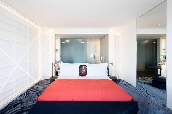 Cozy Guest Room King Limited View