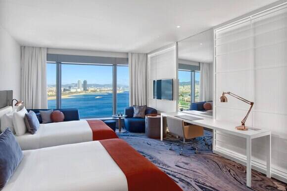 Superior Sky Guest Room Twin Skyline View