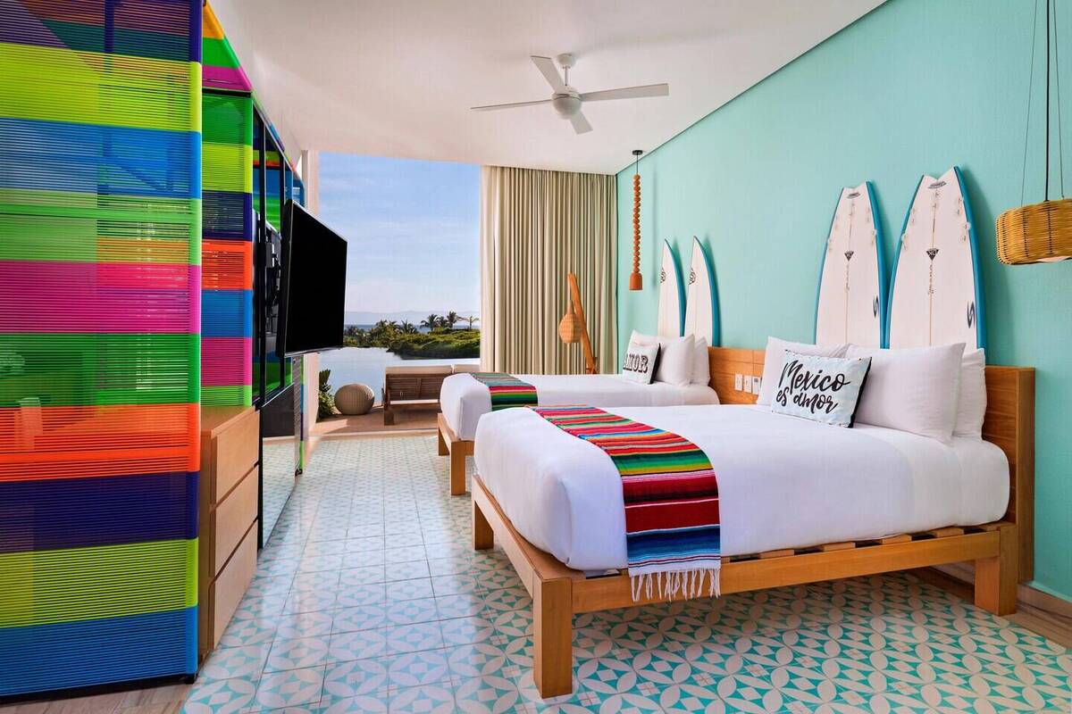 DELUXE DOUBLE ROOM, LAKE VIEW