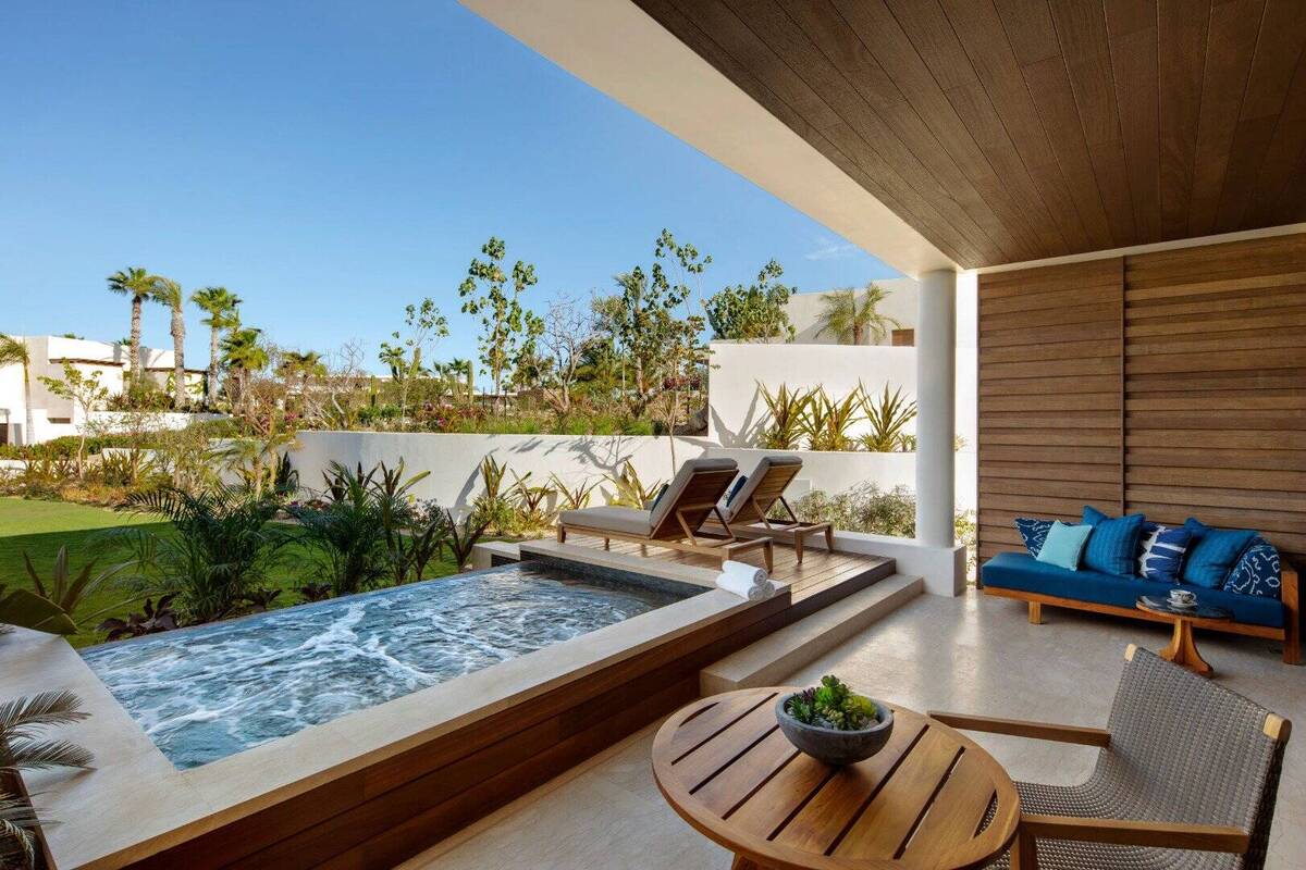 Plunge Pool and Hot Tub Spa Suite