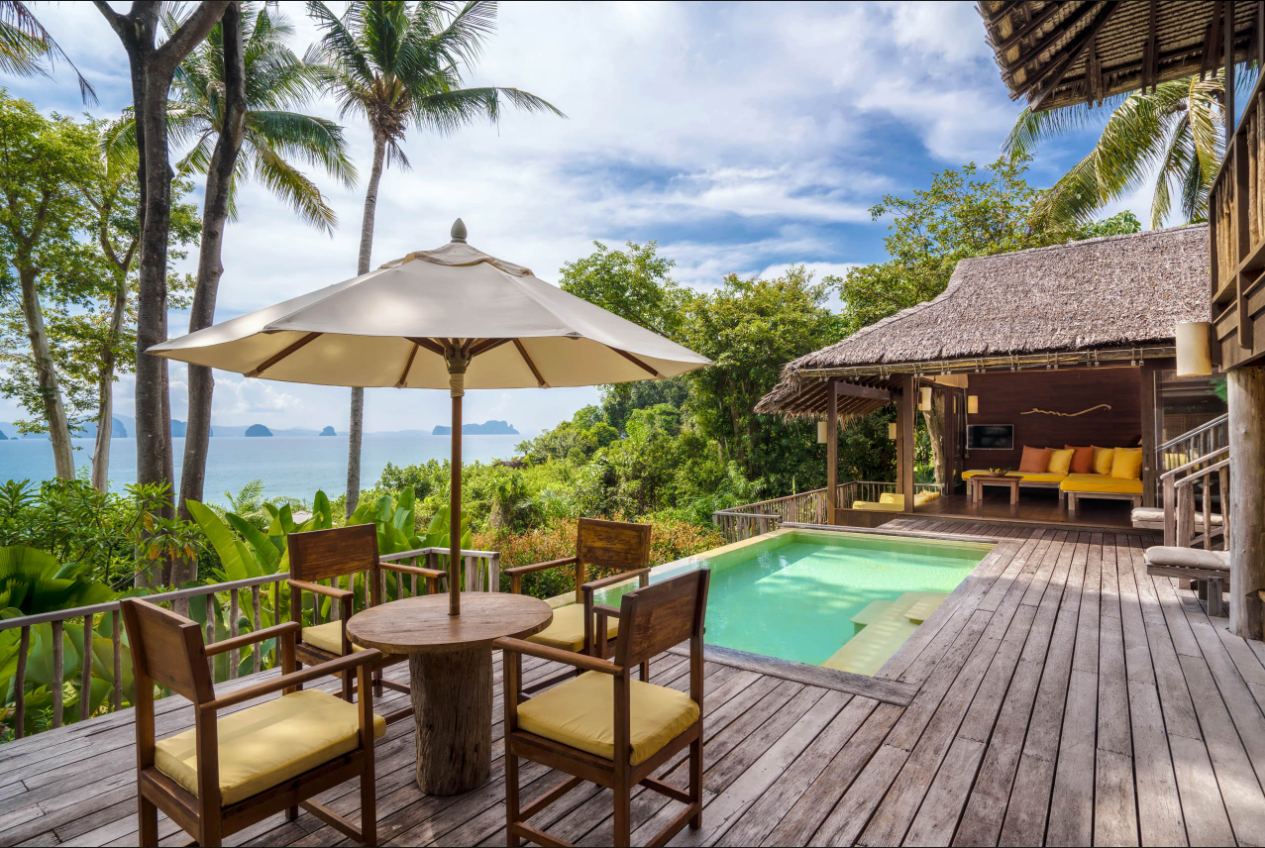 Beachfront Pool Villa Suite