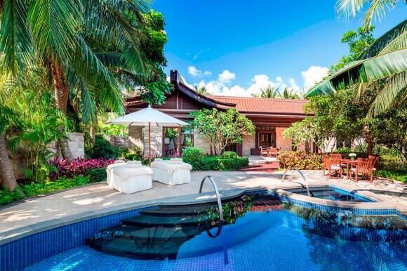 Family Seaside Pool Villa