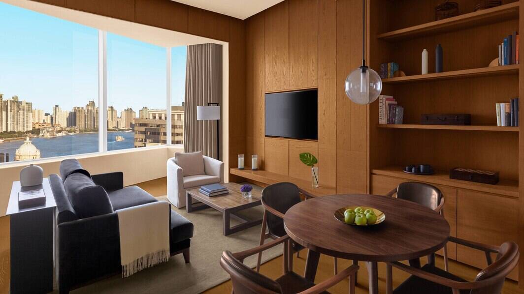 ONE BEDROOM BUND VIEW SUITE
