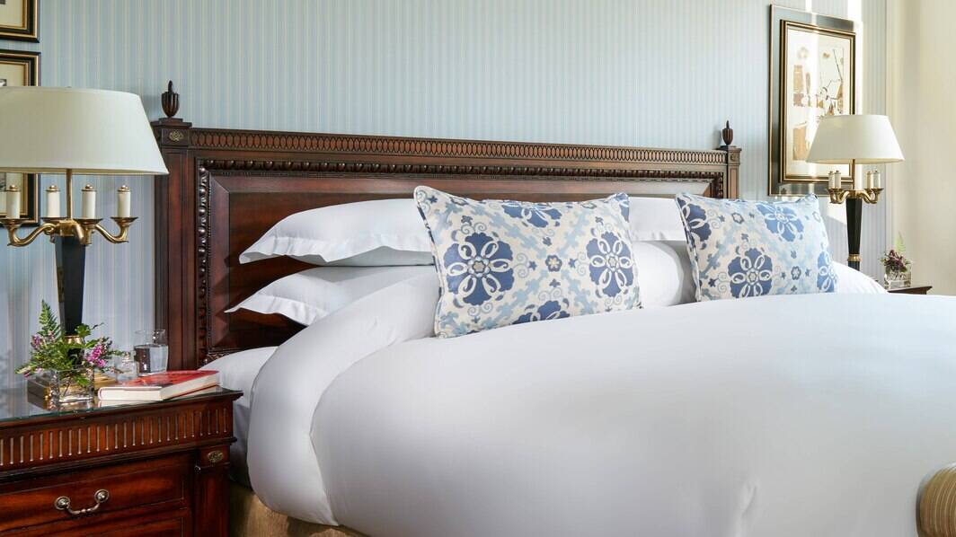 Deluxe Mountain View King Room