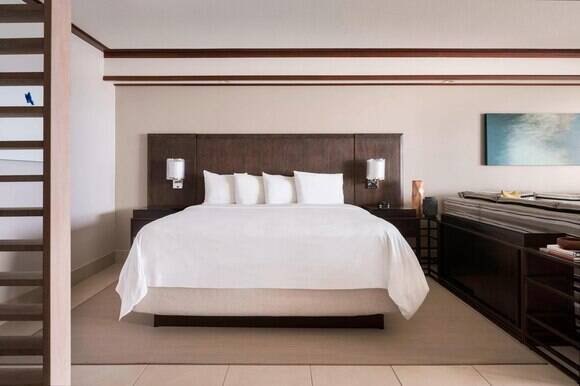 Oceanfront Sundeck Junior King Suite