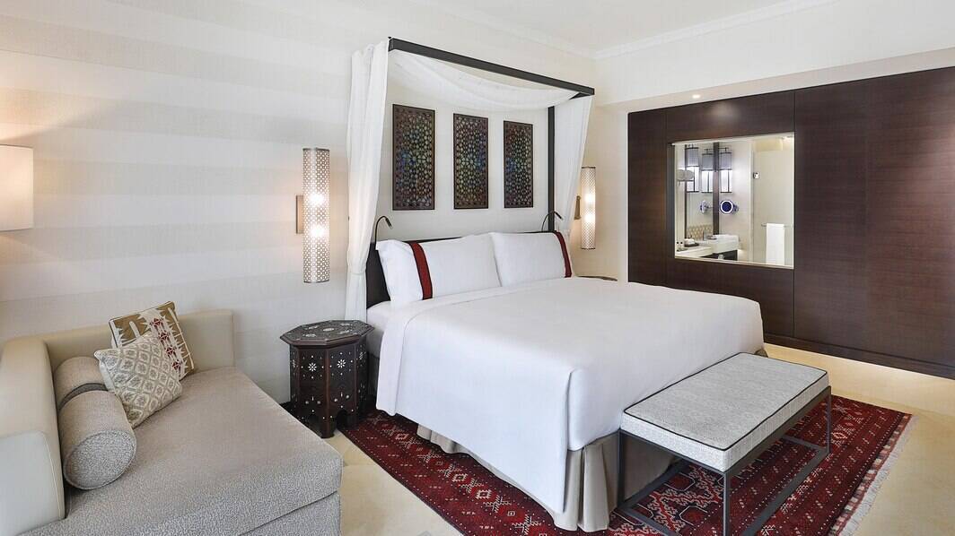 Classic Room King Balcony Lagoon View