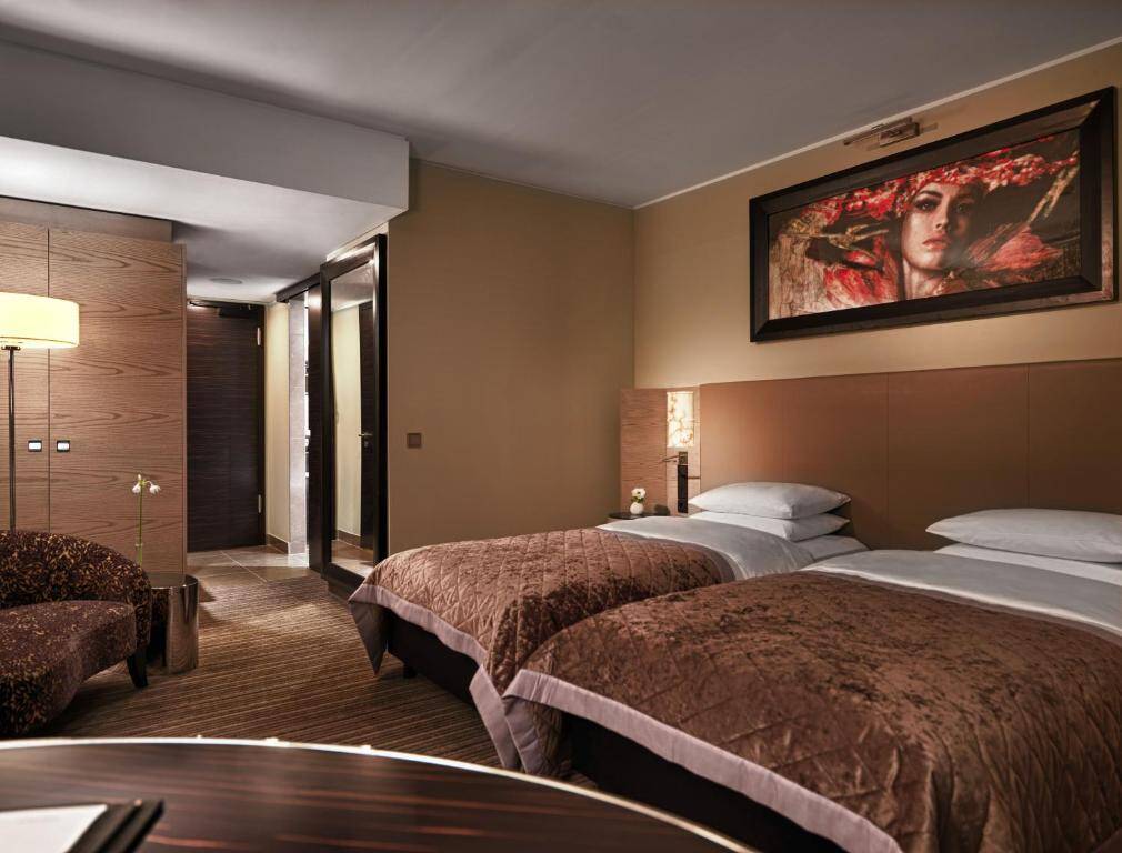 Twin Beds with Club Access