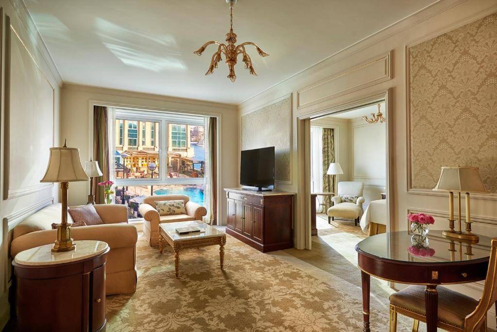 Four Seasons Executive Suite