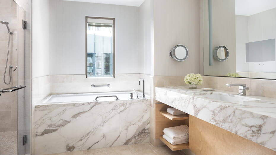 Corner Deluxe Bay View King