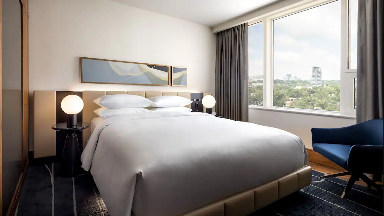 Corner High Floor Suite