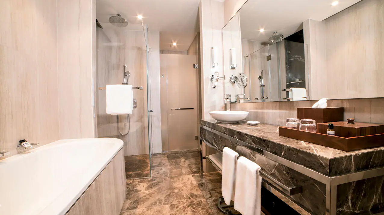 King Sea View Club Access Room