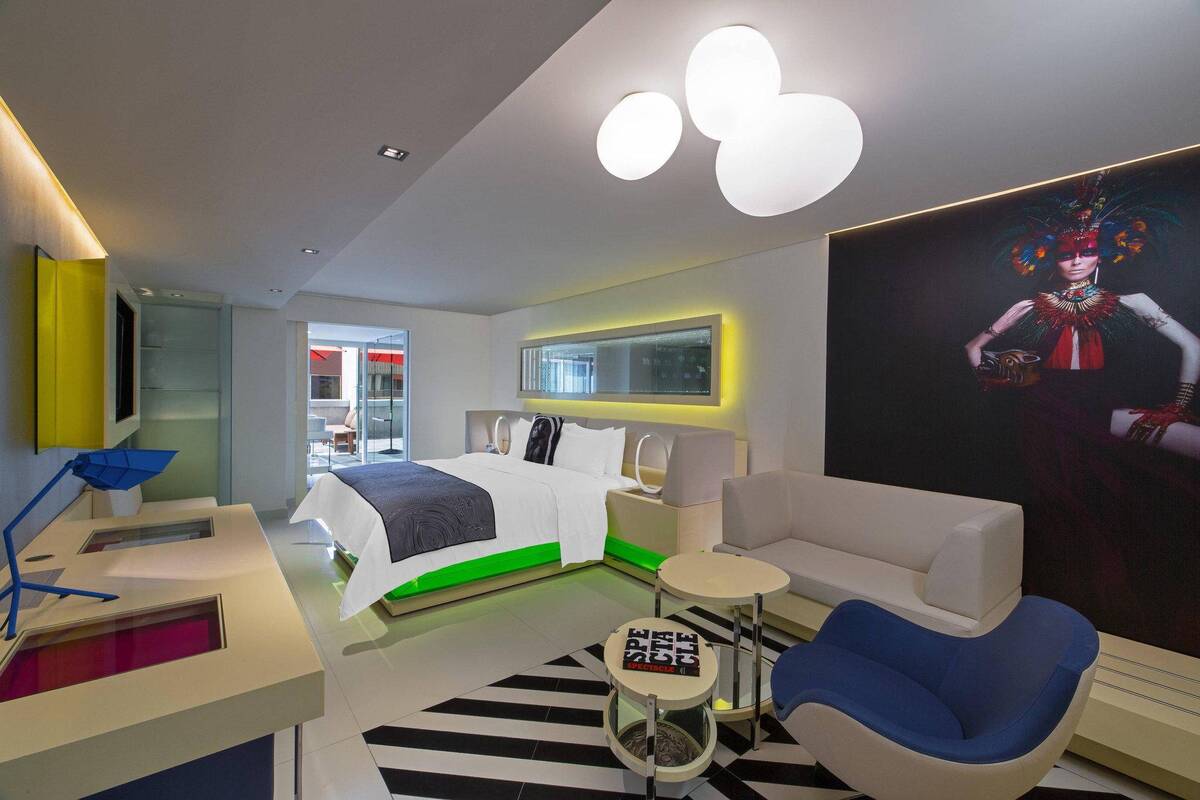 Premier King Room City View