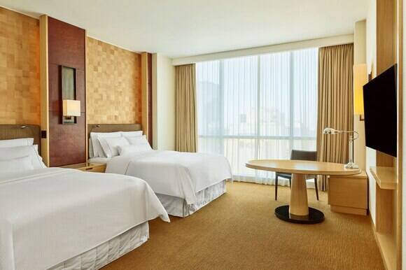 Deluxe Room Queen Low Floor