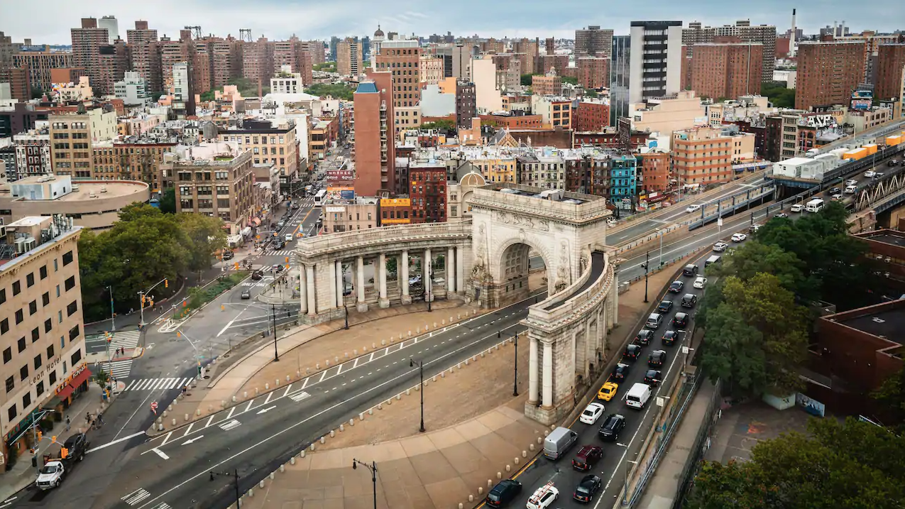 One King Bed with Manhattan Bridge View
