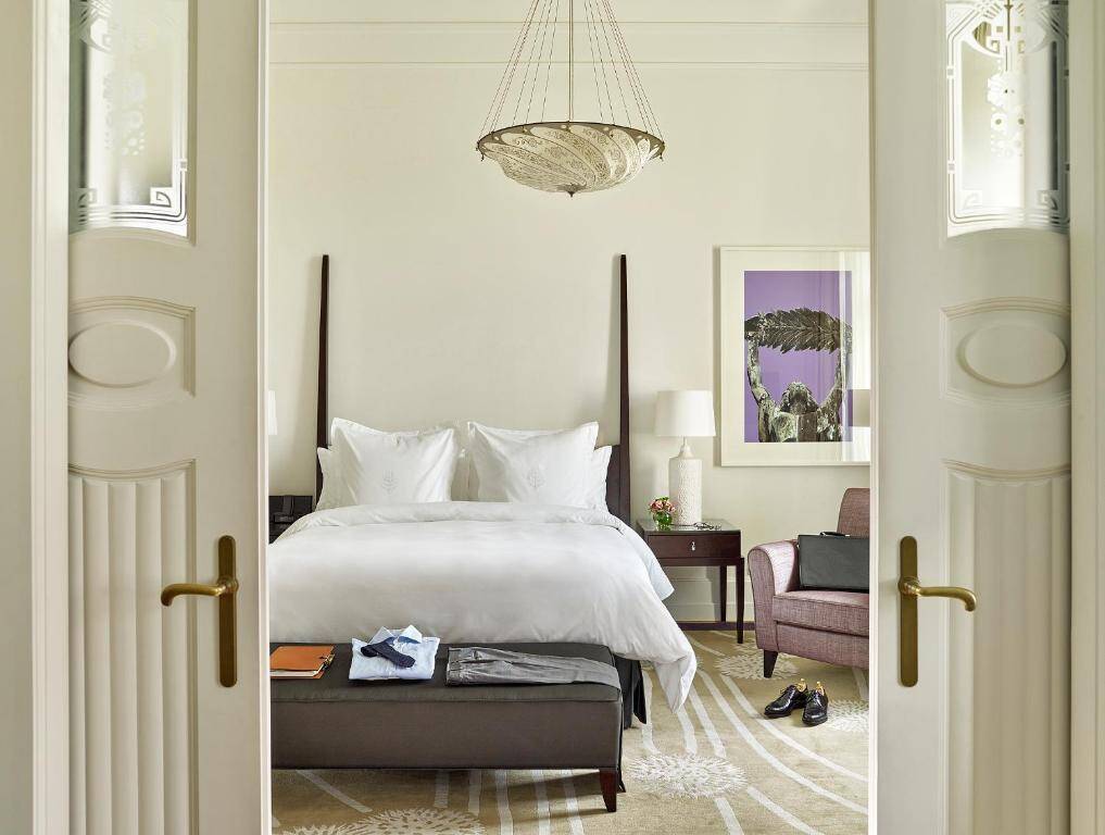 Chain Bridge Suite