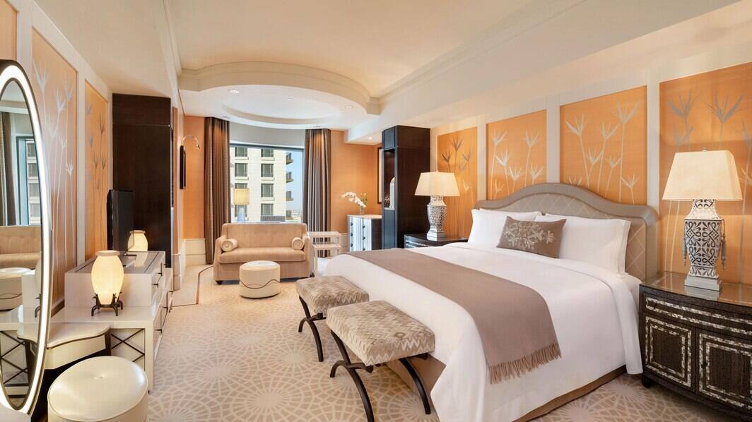 Deluxe Room Guest King Partial Nile View
