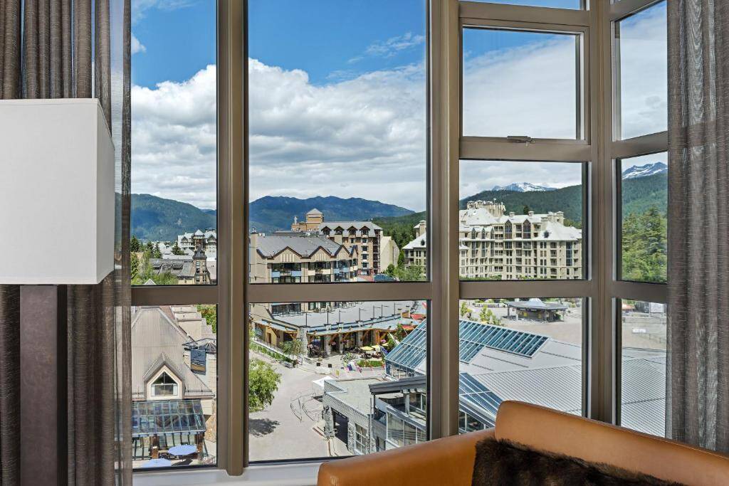 Smaller Guest room Queen Whistler Village view