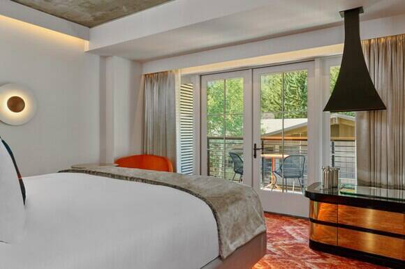 King Guest Room, Mountain View and Balcony