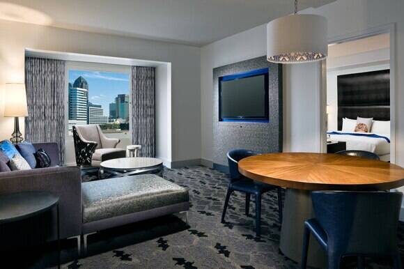 DELUXE SUITE