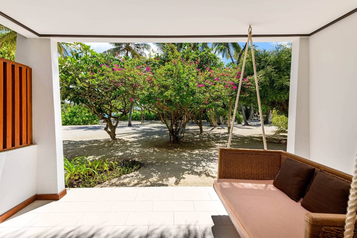 Deluxe King Room Island View