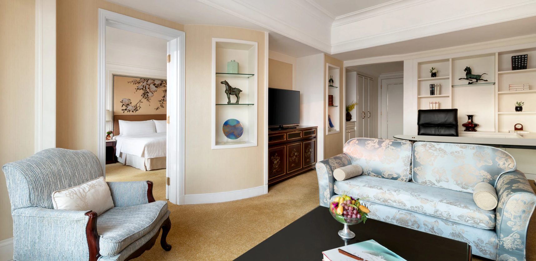 River Wing Horizon King Suite