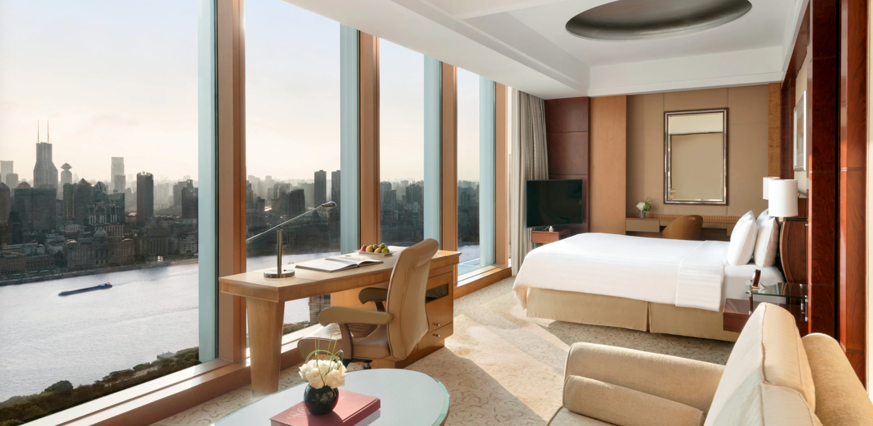 Grand Tower Horizon Premier Bund King Room