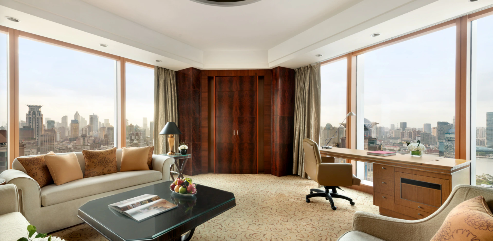 Grand Tower Horizon Premier King Suite