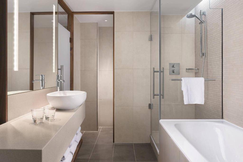 Castle View Club lounge access Guest room One King Edinburgh Castle view