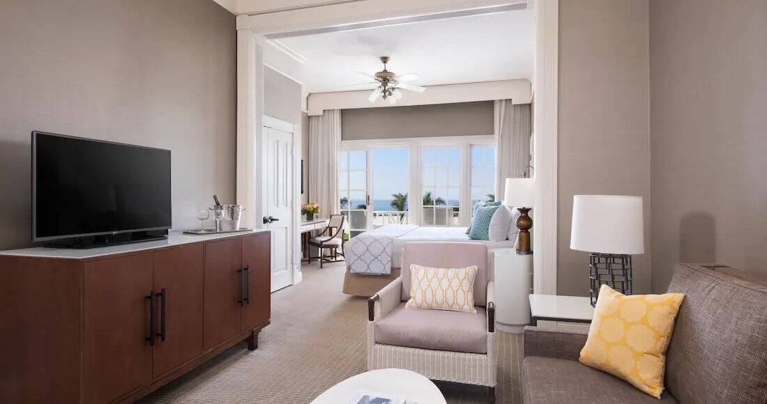 VICTORIAN OCEAN VIEW STUDIO SUITE KING