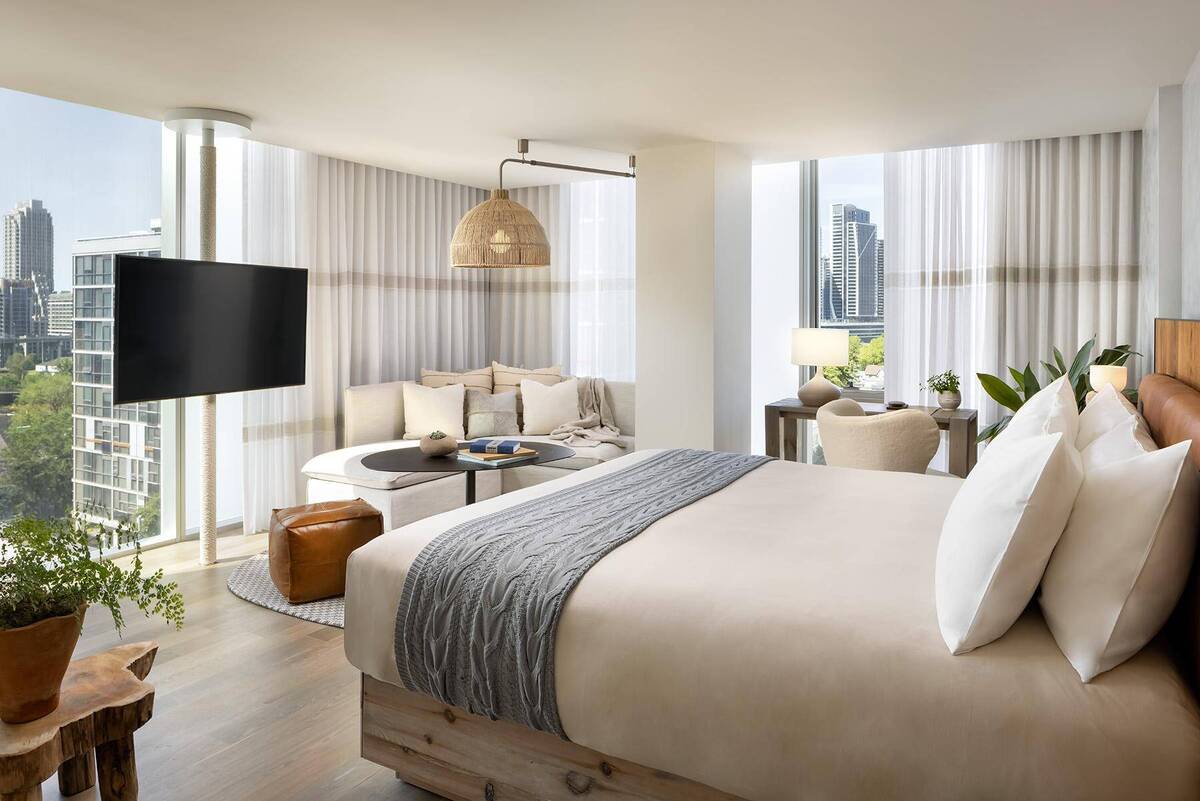 Panoramic King Bed 