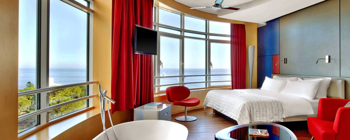 Design Suite One Bedroom Suite, King Sea View High Floor