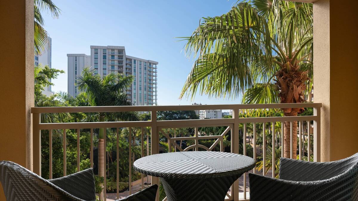 Deluxe Guest room King Balcony