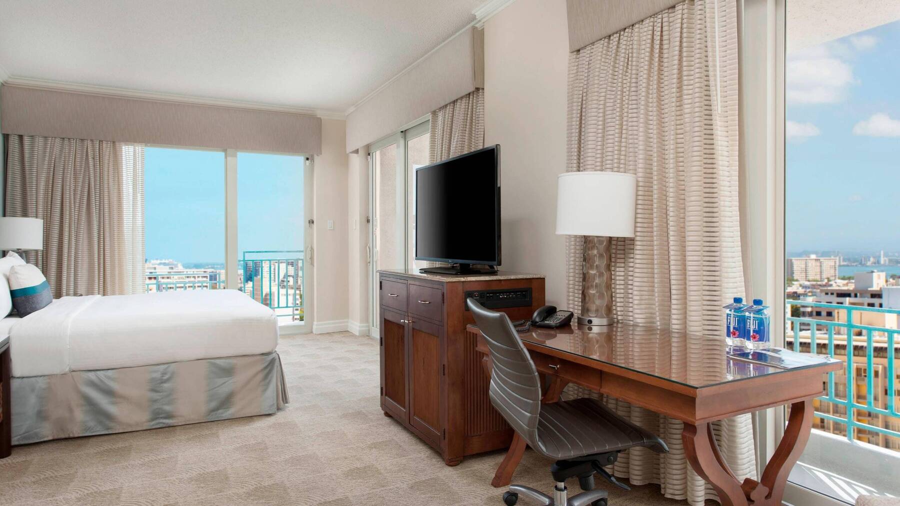 Larger Guest Room One King City View Main Tower